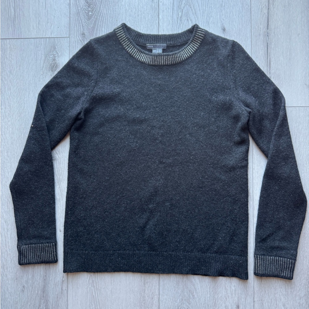 VINCE CHARCOAL gray FOIL PRINT WOOL BLEND CREW NECK SWEATER
Size XXS